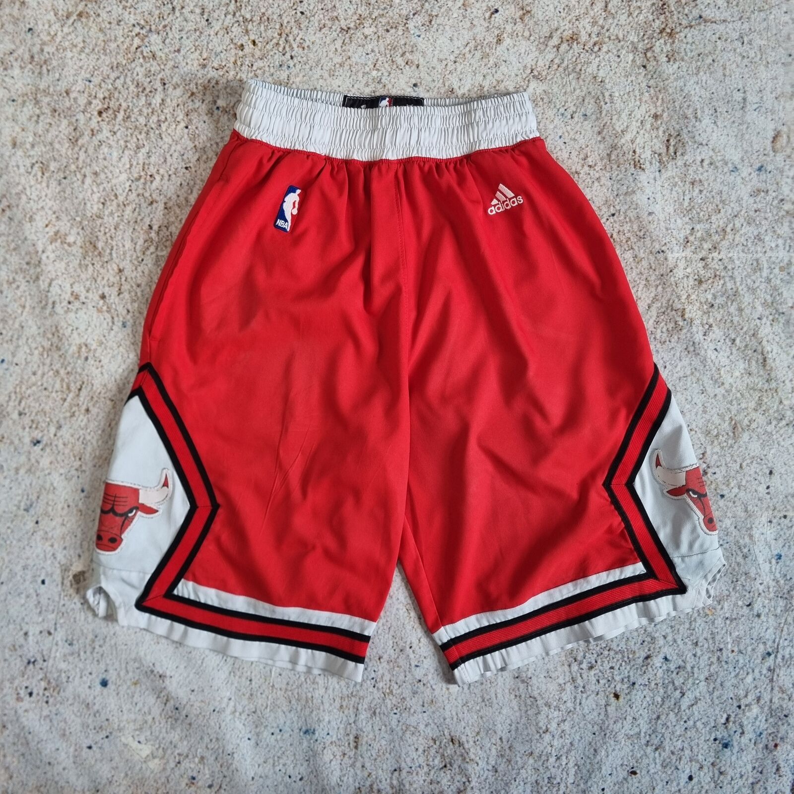 Adidas CHICAGO BULLS BASKETBALL SHORTS Red Size S Bruder Vintage