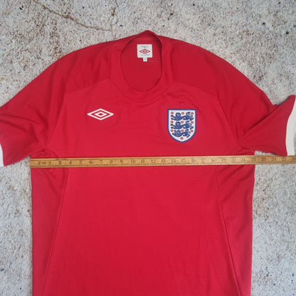 Umbro ENGLAND JERSEY FOOTBALL SHIRT 2010 SIZE 44 - Red - Size L