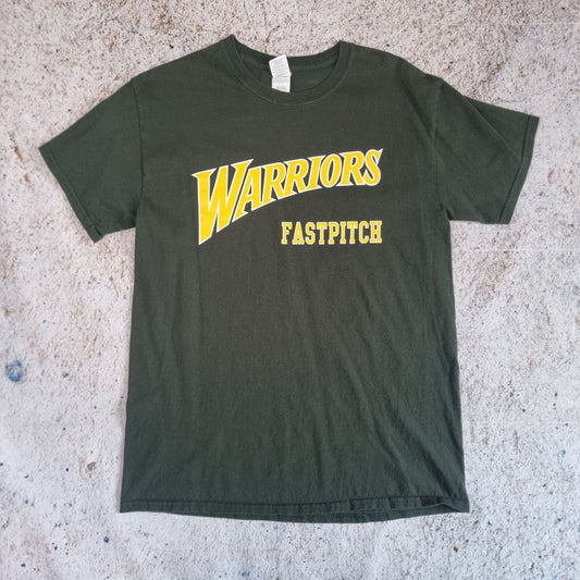 Gildan T-SHIRT WARRIORS FASTPITCH COLLEGE USA SPELLOUT - Green - Size M