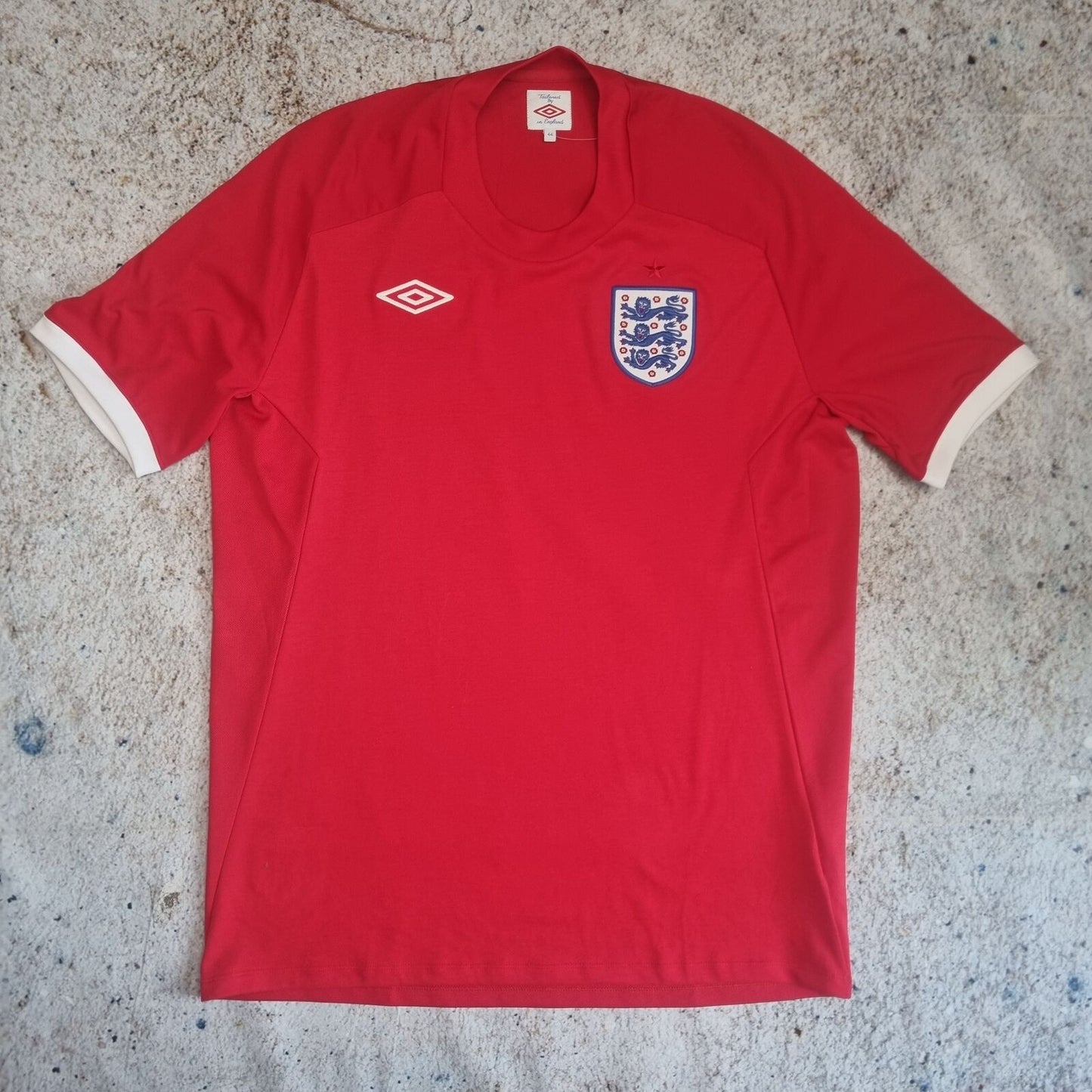 Umbro ENGLAND JERSEY FOOTBALL SHIRT 2010 SIZE 44 - Red - Size L