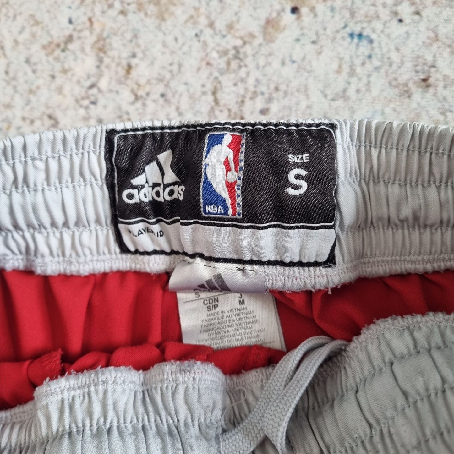 Adidas CHICAGO BULLS BASKETBALL SHORTS  - Red - Size S