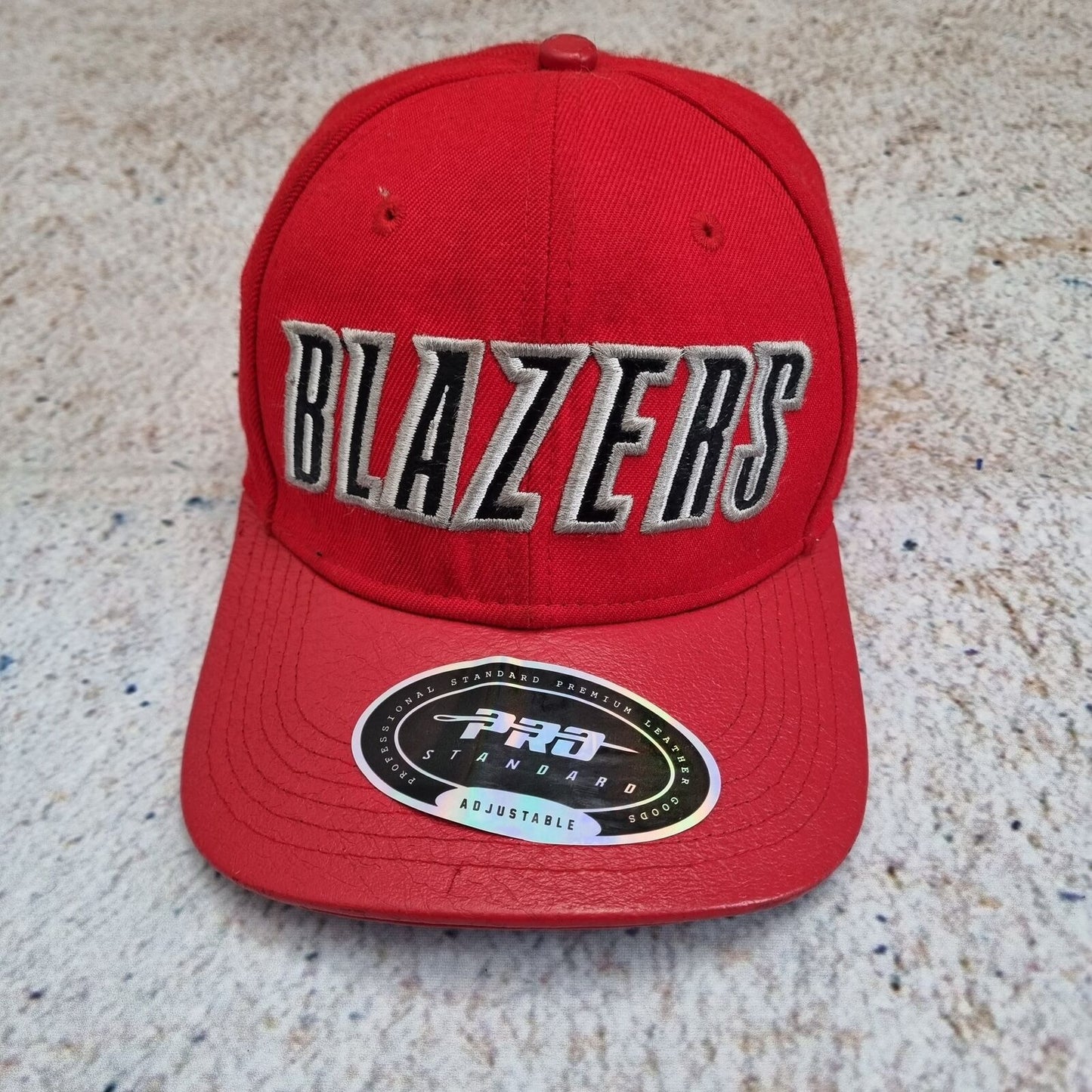 Pro Standard BLAZERS NBA CAP SNAPBACK LEATHER DETAILS - Red - Size ONE SIZE