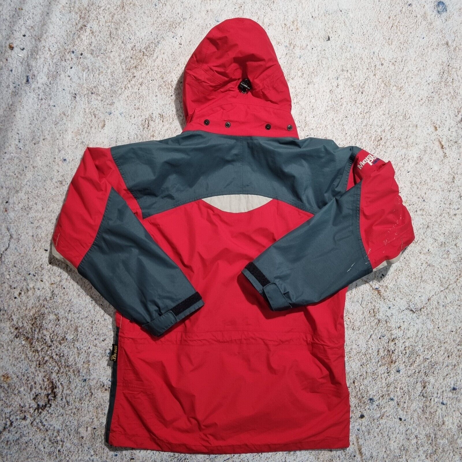 Berghaus mera peak clearance red